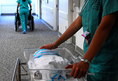 Preparing to transfer a newborn from Labor and Delivery into Couplet Care.