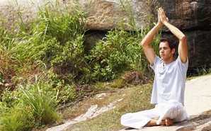 male-nurse-meditating