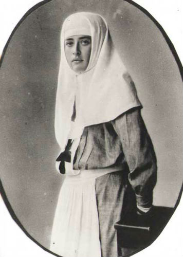 red-cross-nurse